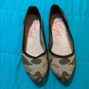 Jellypop Green and Black Flats Sleek Comfortable Design